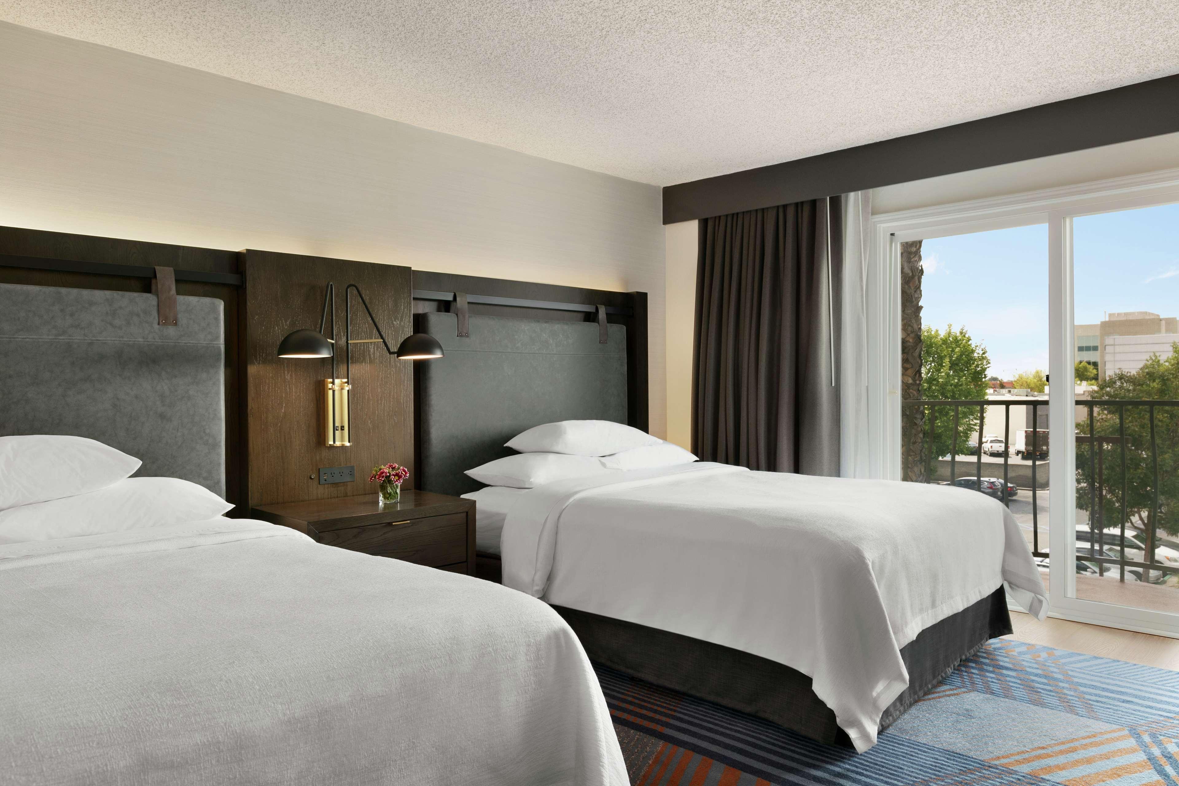 Embassy Suites By Hilton Los Angeles Downey Esterno foto