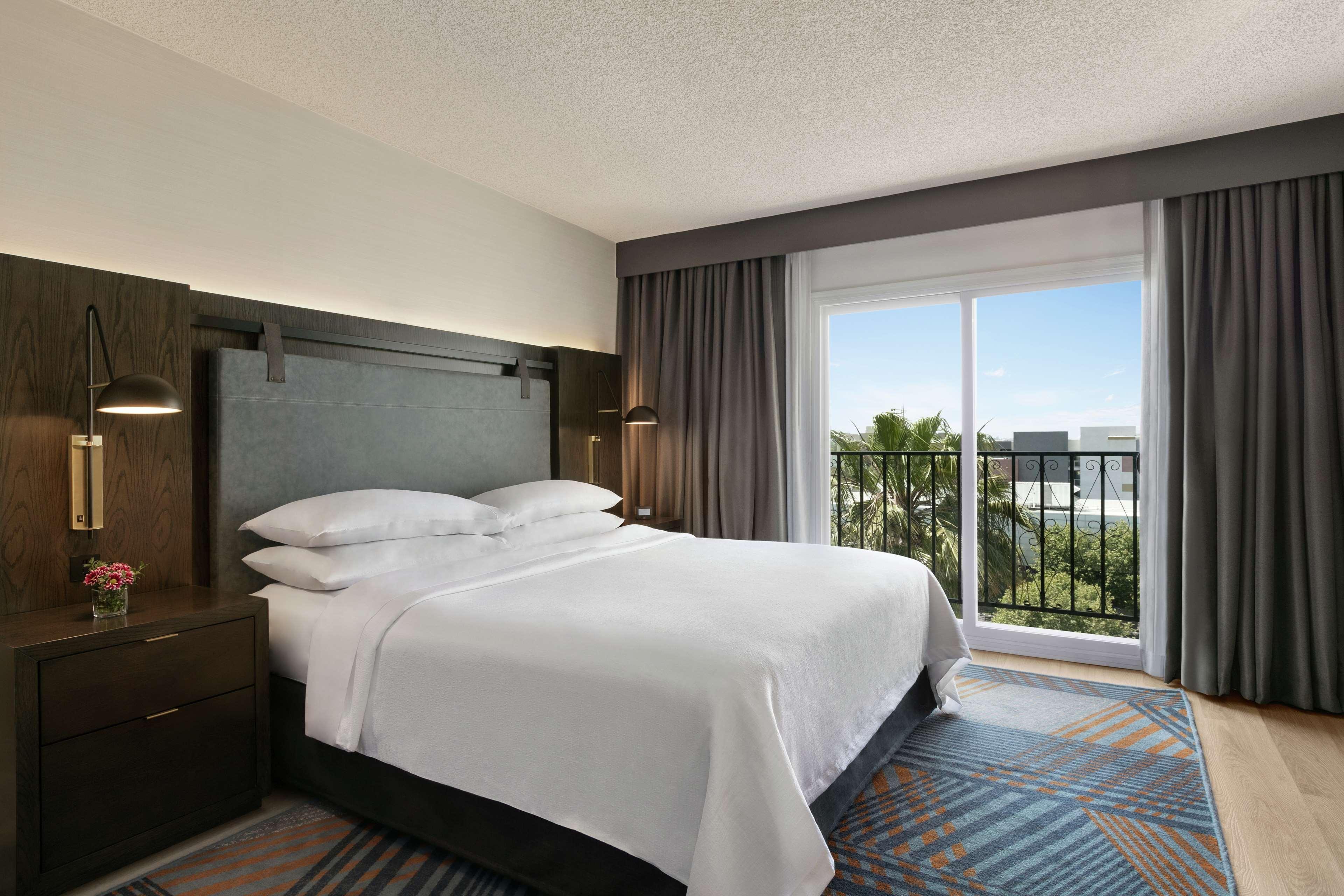 Embassy Suites By Hilton Los Angeles Downey Esterno foto