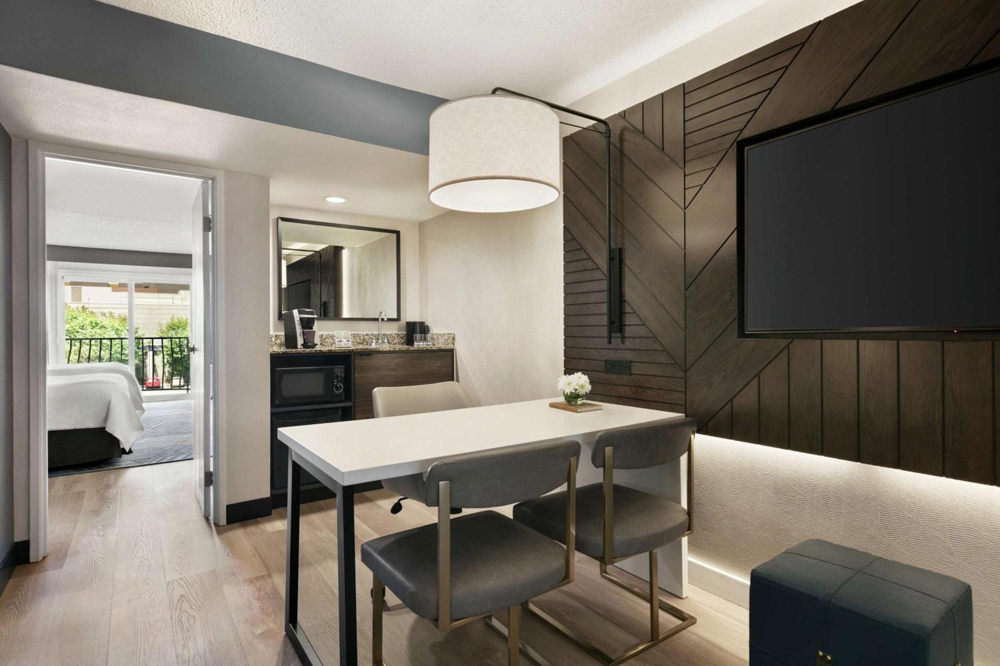 Embassy Suites By Hilton Los Angeles Downey Esterno foto