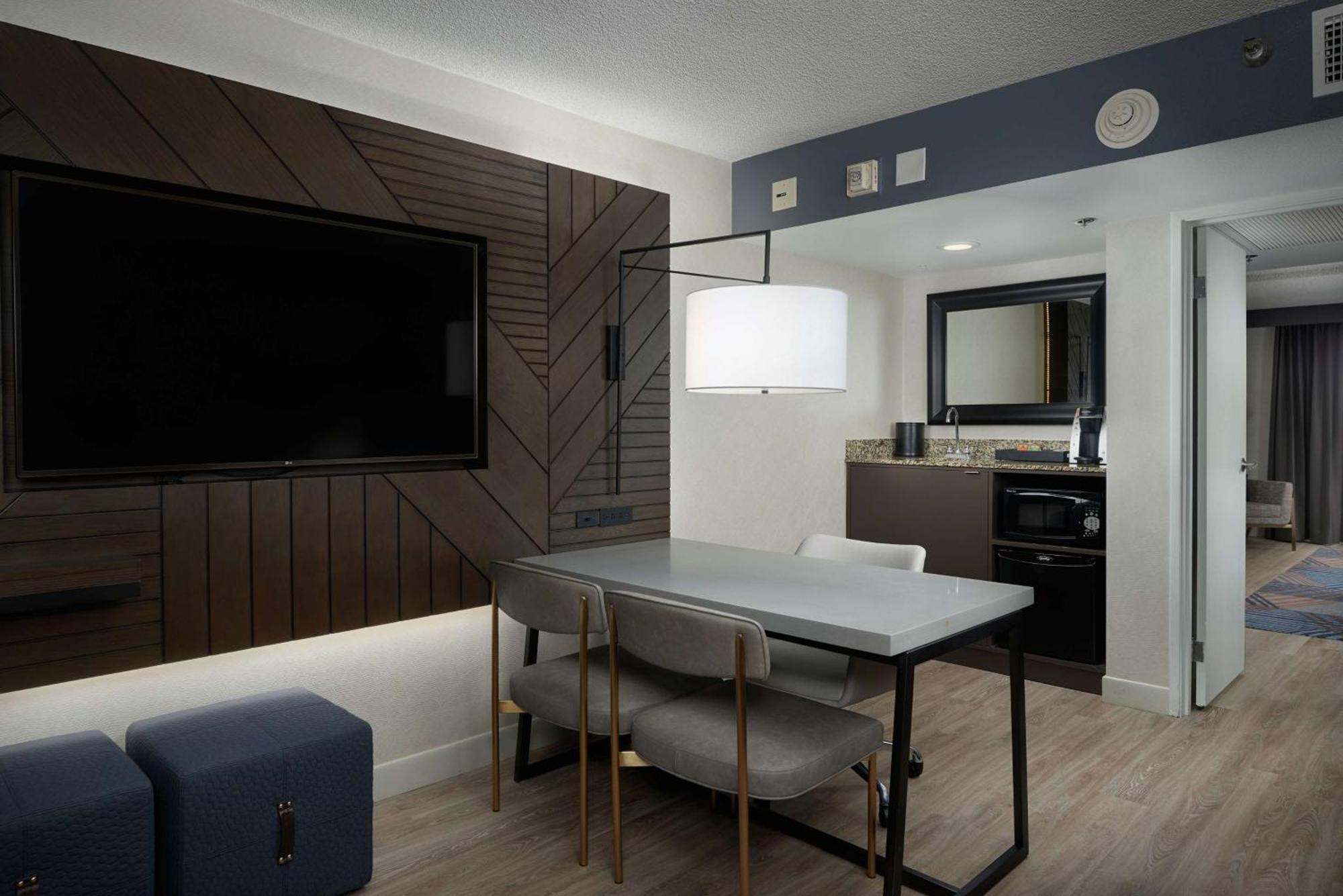 Embassy Suites By Hilton Los Angeles Downey Esterno foto