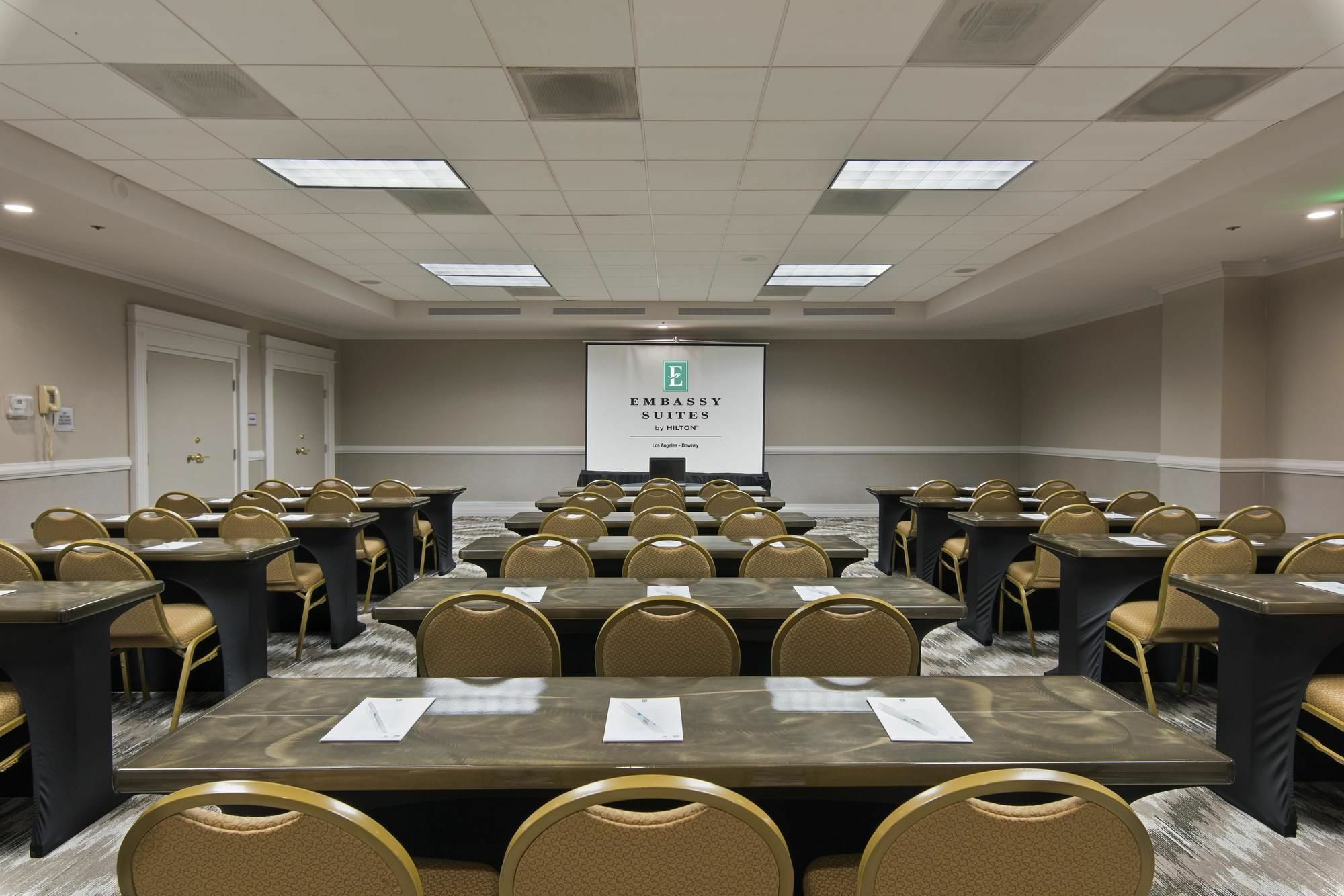 Embassy Suites By Hilton Los Angeles Downey Esterno foto